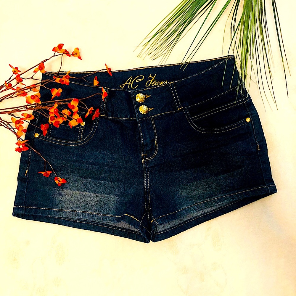 juniors dark blue jeans short size 11.
